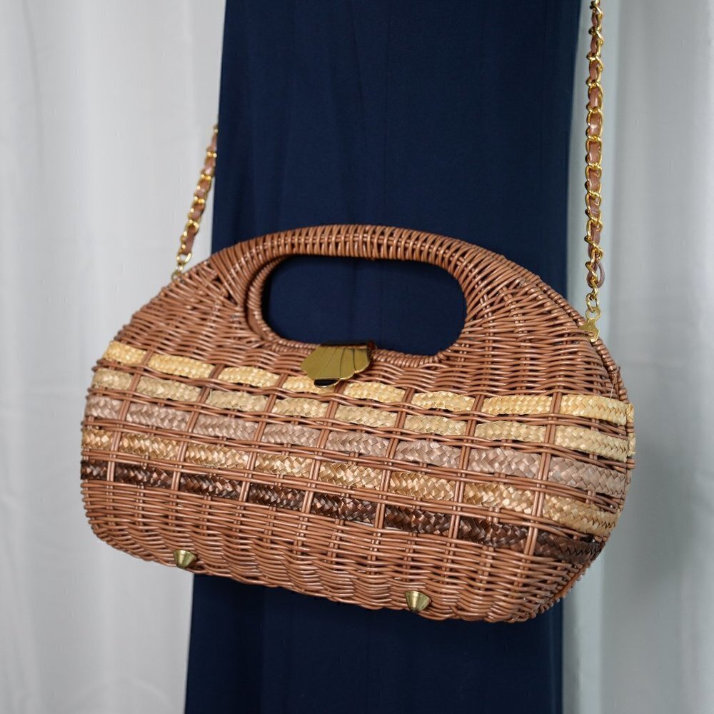 Handmade Vintage Wicker Sculptural Purse - Picture 2 of 6